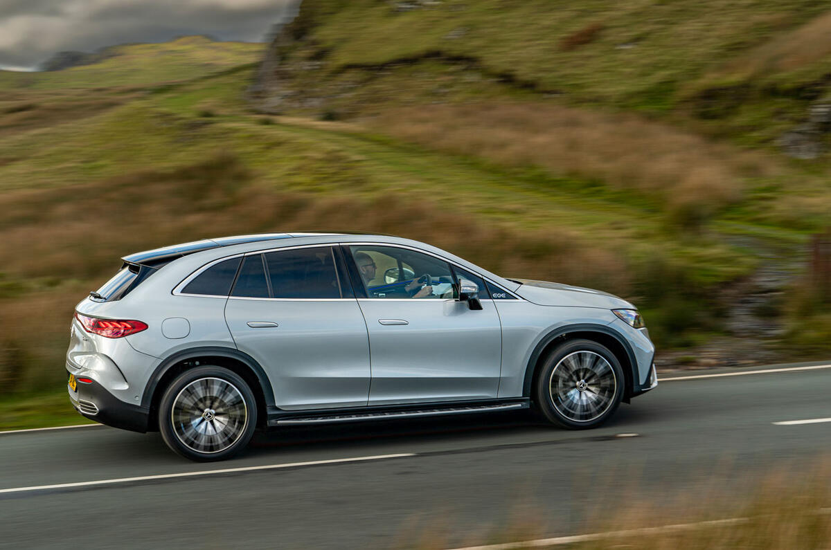 mercedes benz eqe suv review 2023 02 panning side mercedes benz eqe suv review 2023 02 panning side