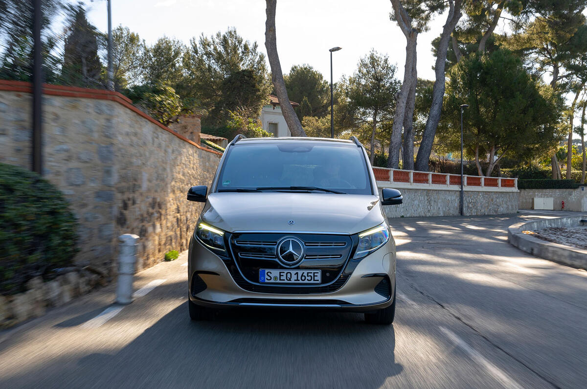 mercedes benz eqv review 2024 03 tracking front mercedes benz eqv review 2024 03 tracking front