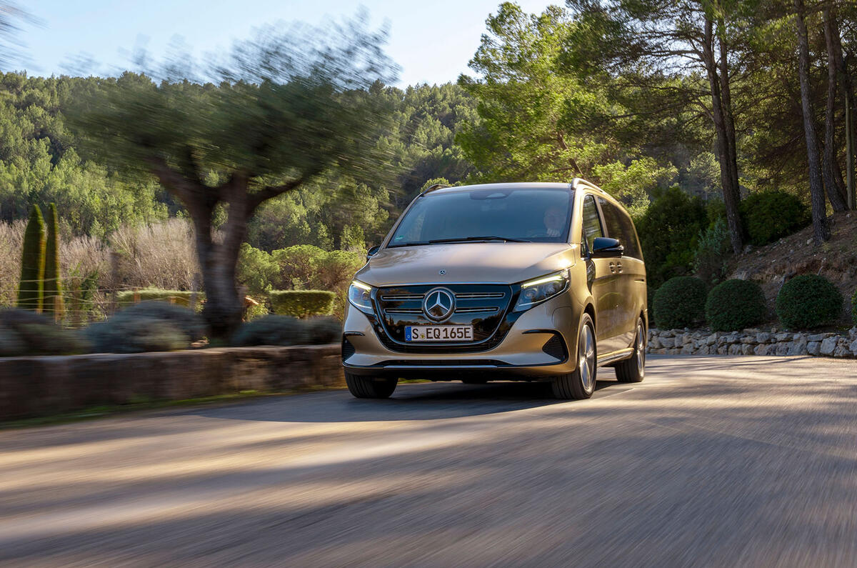 mercedes benz eqv review 2024 04 tracking front mercedes benz eqv review 2024 04 tracking front