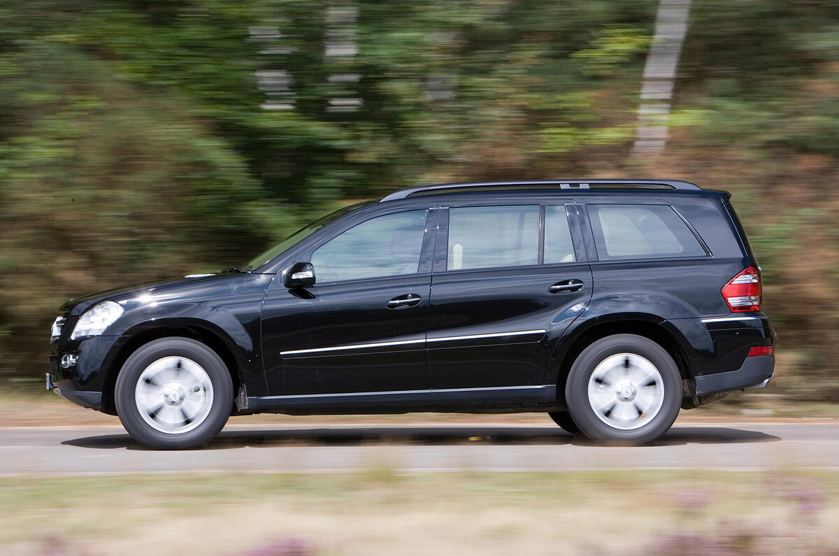 Two engines are available - one petrol, one diesel. The V6 turbodiesel 350 CDI is the best  Mercedes-Benz GL side profile