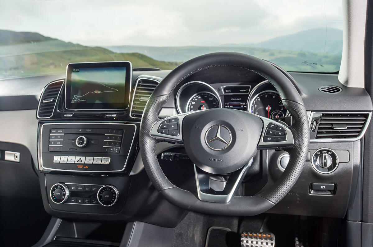 Mercedes-Benz GLE dashboard