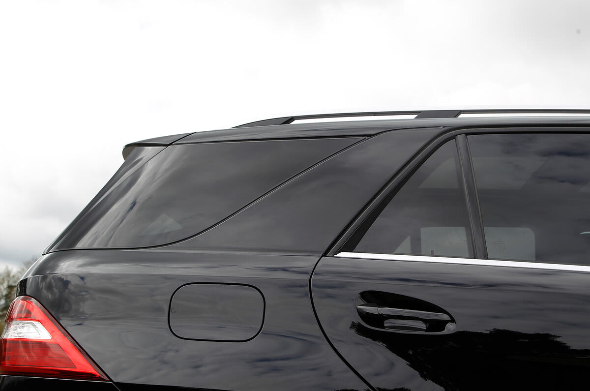 Mercedes-Benz M-Class rear windows
