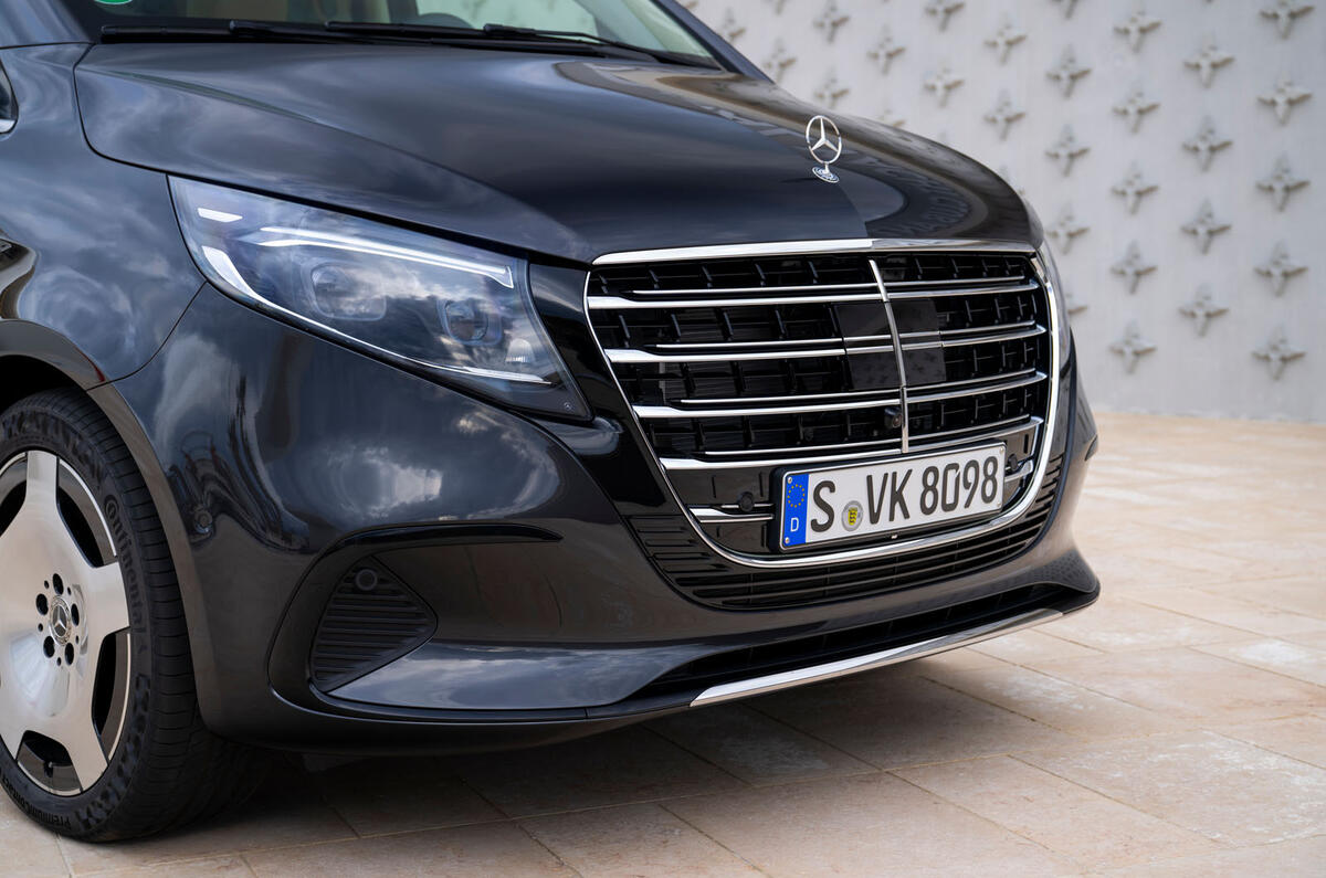 mercedes benz vlass review 2024 05 grill