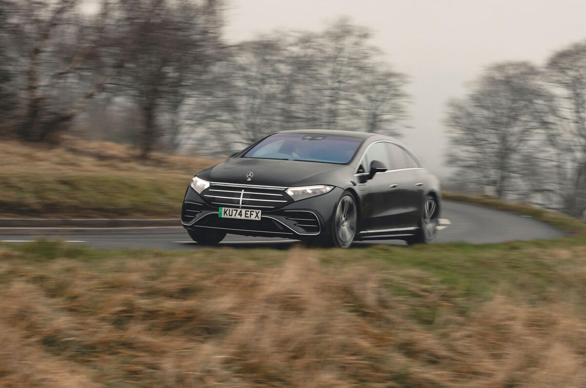 Mercedes EQS 450  RT 2025 corner wide blur ME 32