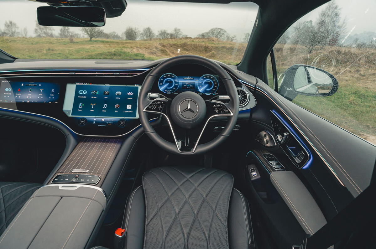 Mercedes EQS 450  RT 2025 dash ME 15