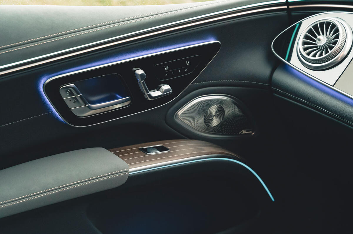 Mercedes EQS 450  RT 2025 door detail ME 22