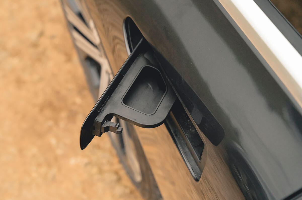 Mercedes EQS 450  RT 2025 door handle detail ME 3