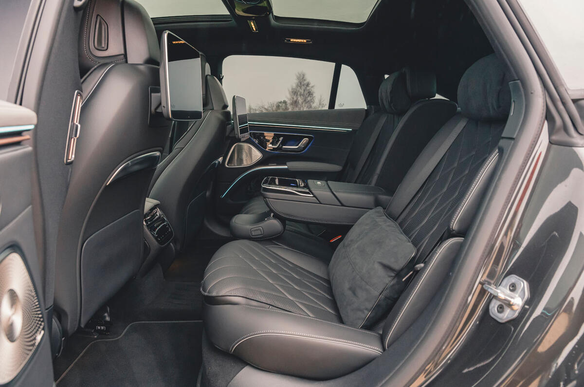 Mercedes EQS 450  RT 2025 rear seats ME 10