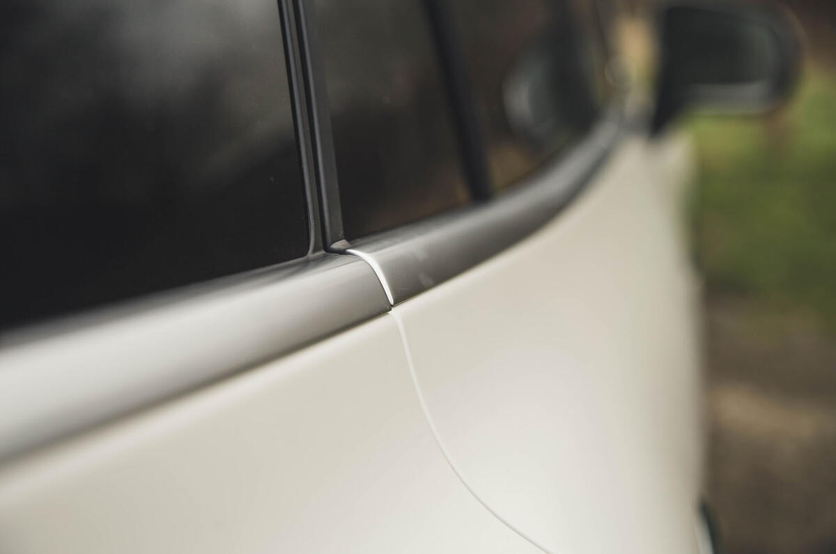 mercedes eqs suv review 2024 07 door trim