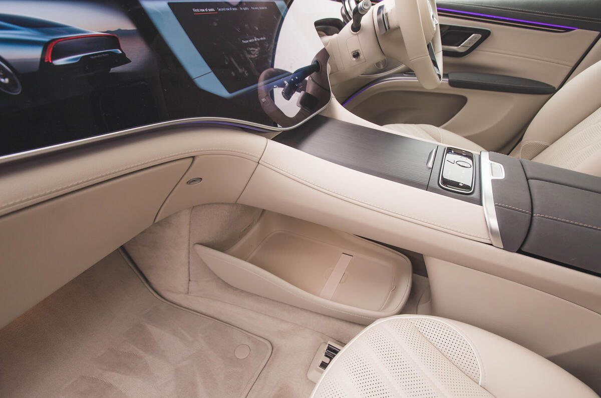 mercedes eqs suv review 2024 16 floating centre console