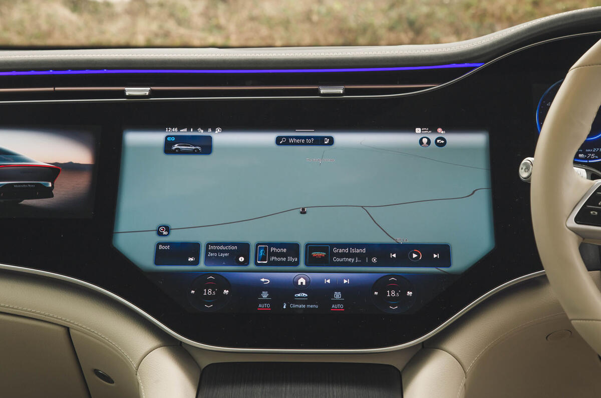 mercedes eqs suv review 2024 17 infotainment maps