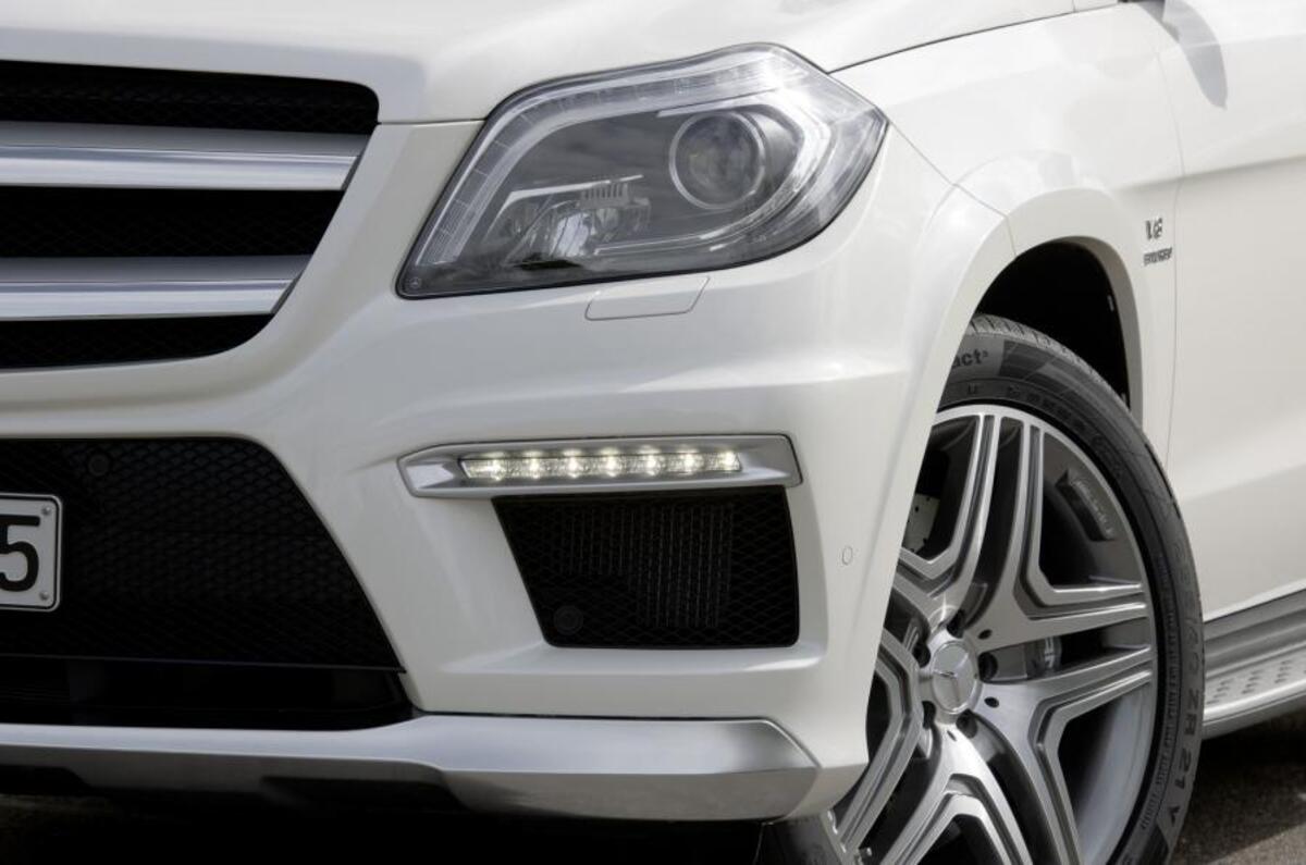 Mercedes-AMG GL 63 xenon headlights