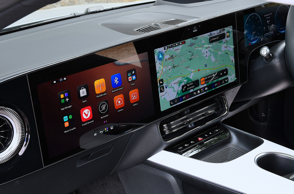Mercedes CLA dashboard screens