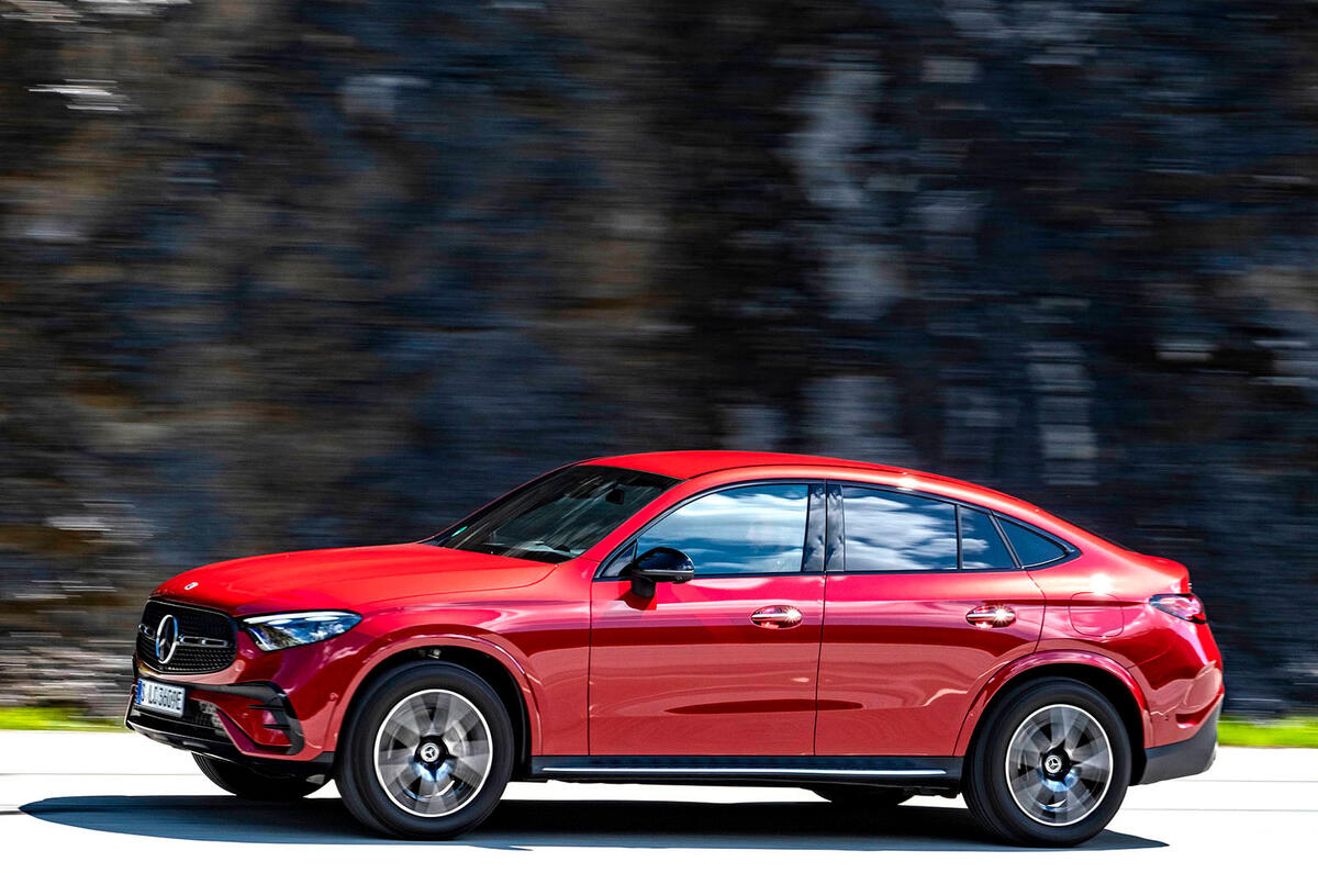merecedes glc300 coupe review 202302 panning