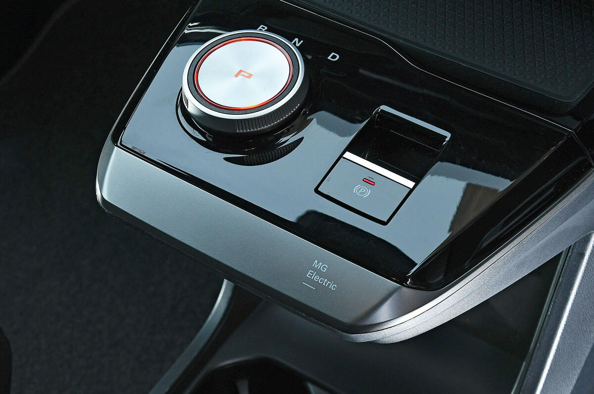 MG 4 X Power 2025 Review drive selector 3821 MG 4 X Power 2025 Review drive selector 3821