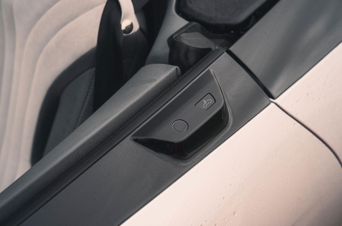 MG Cyberster avis 2024 15 déverrouillage de porte