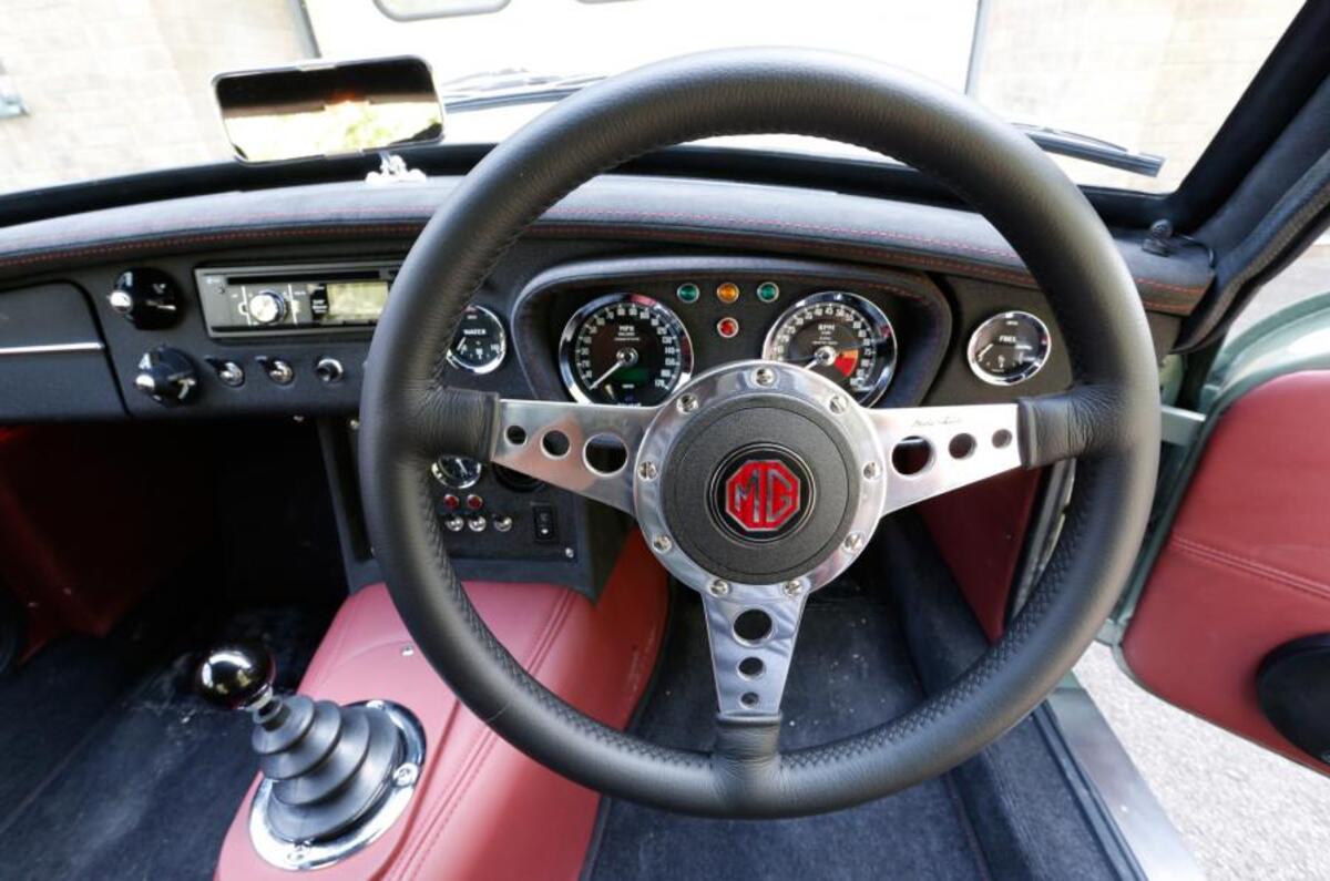 MG LE50 dashboard