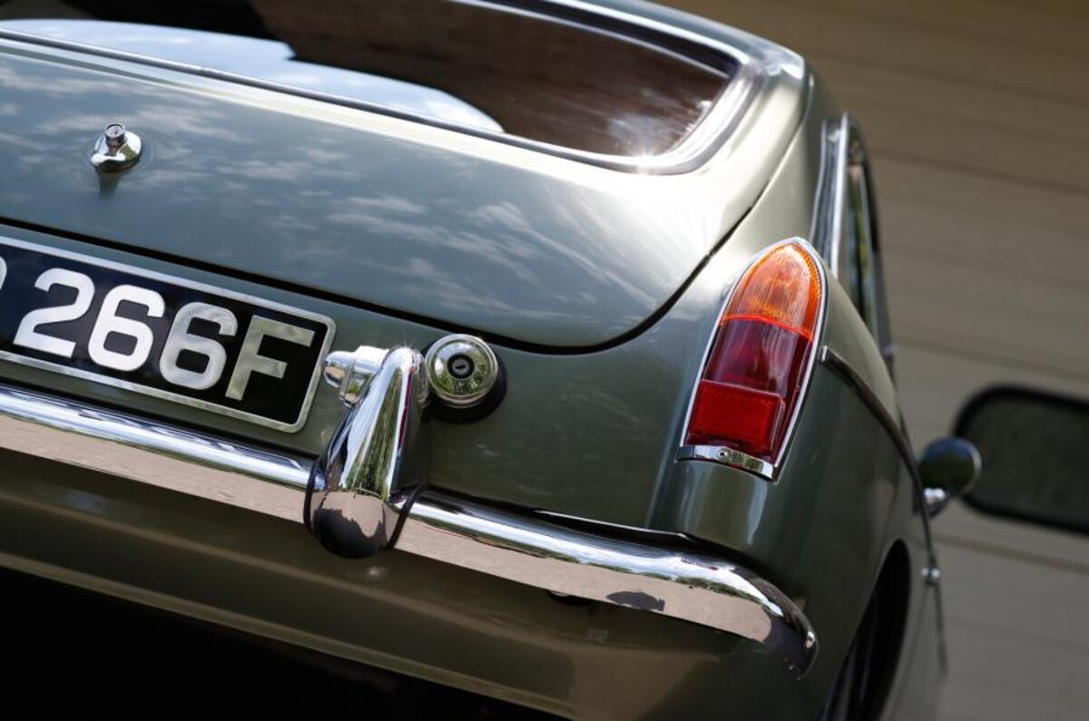 MG LE50 rear lights