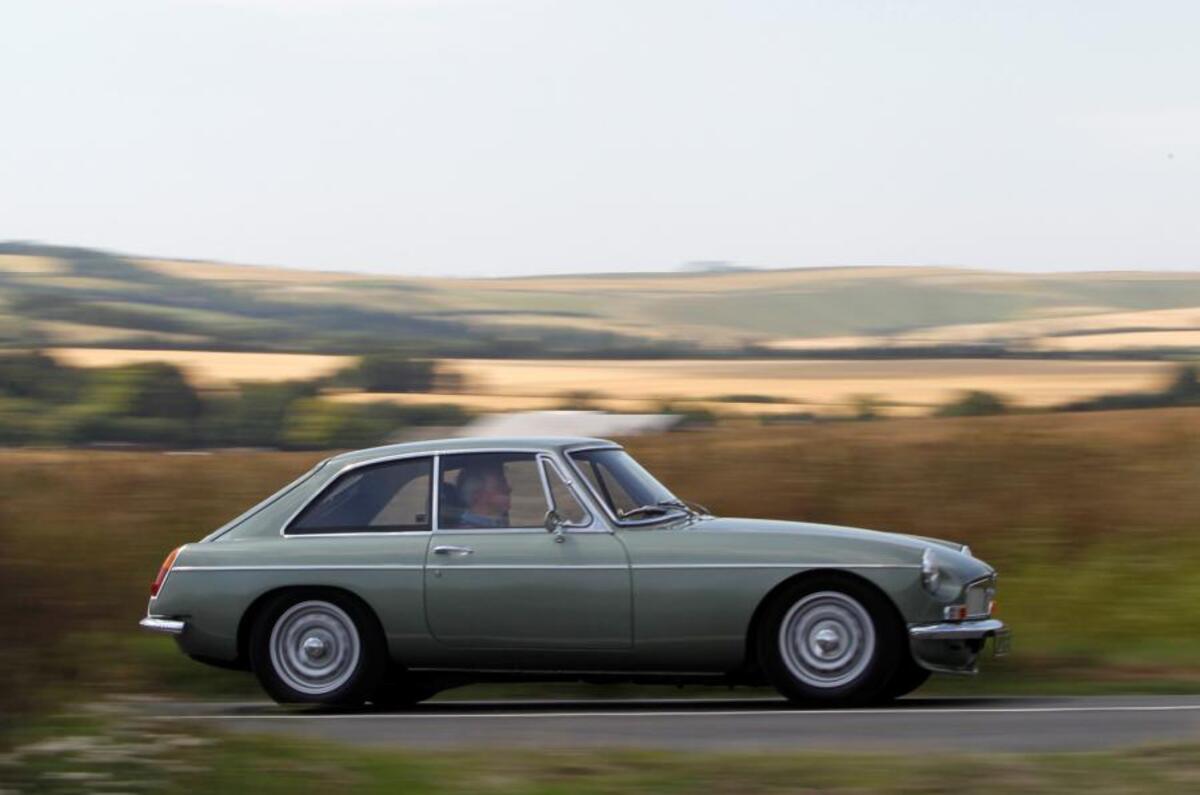 MG LE50 side profile