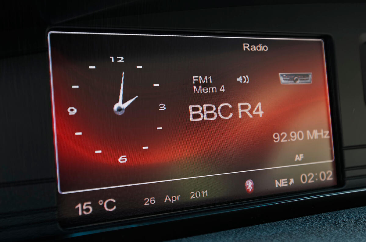 The dash-mounted screen becomes a parking camera on top models MG 6 infotainment system