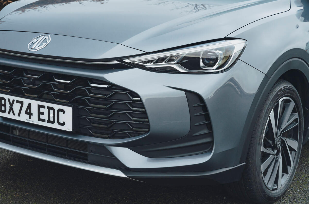 MG ZS Hybrid review 2025 003 front corner