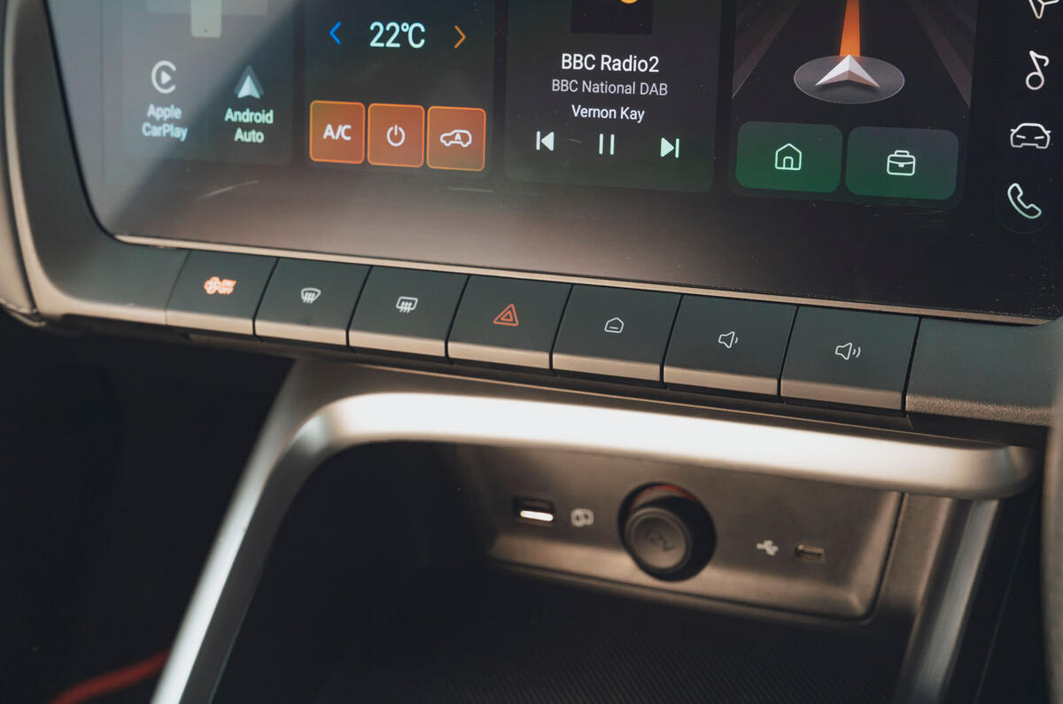 MG ZS Hybrid review 2025 012 buttons