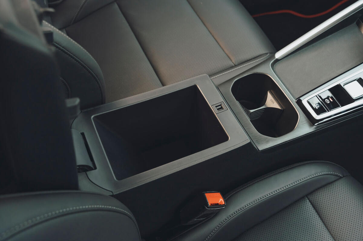 MG ZS Hybrid review 2025 014 storage