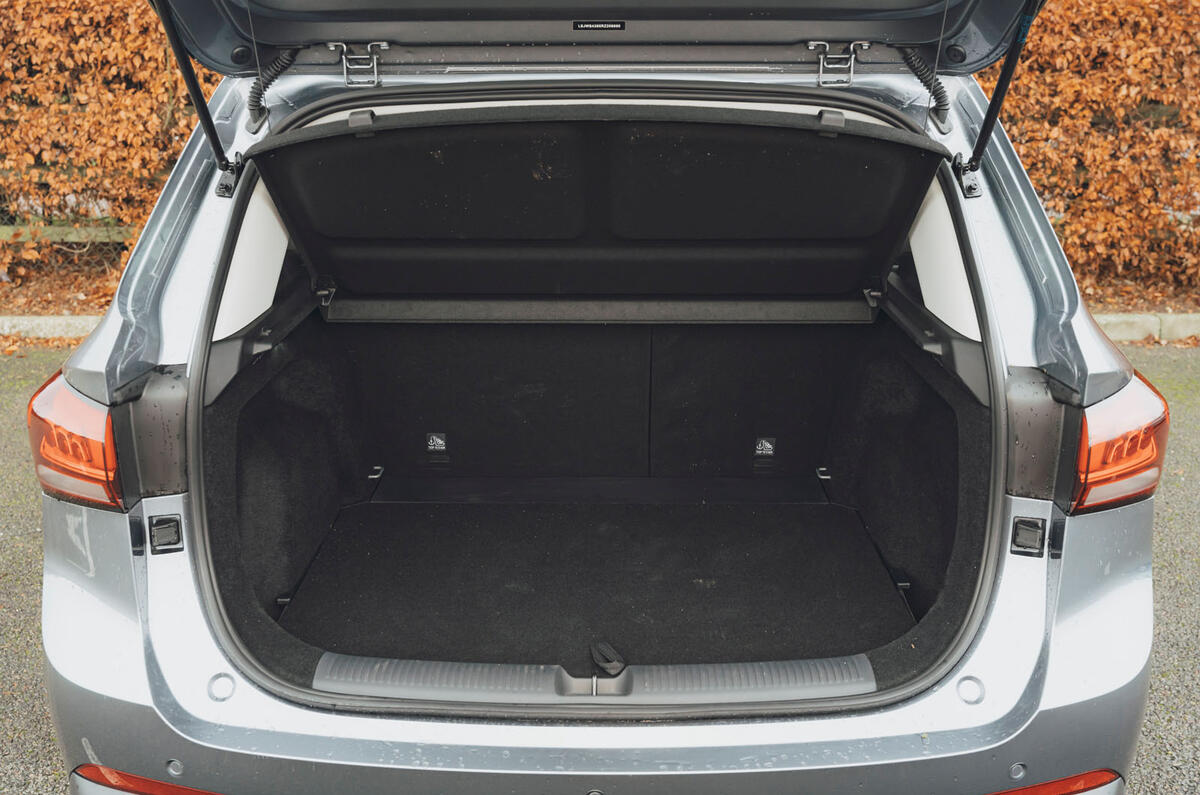 MG ZS Hybrid review 2025 020 boot