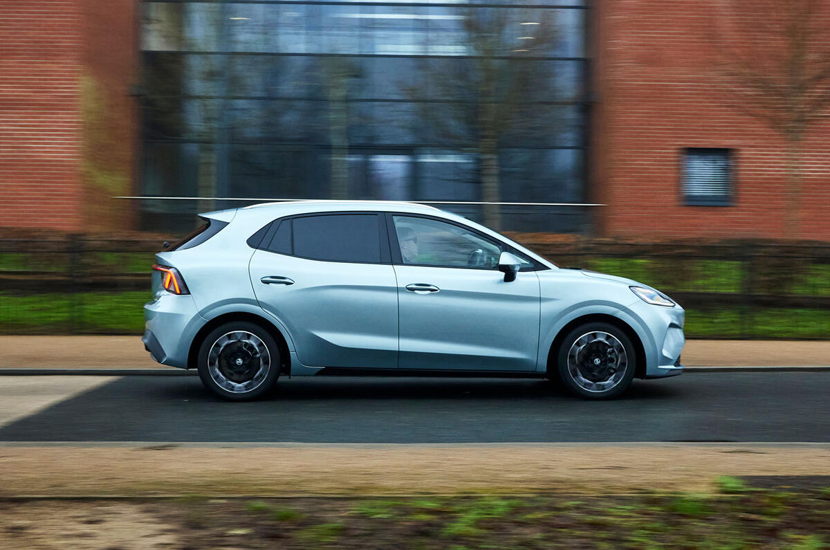 MG4 Urban review 002