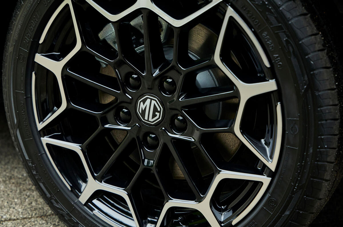 MG4 Urban review 007