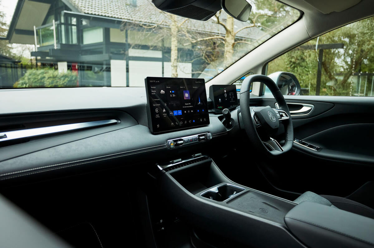 MG4 Urban review 008