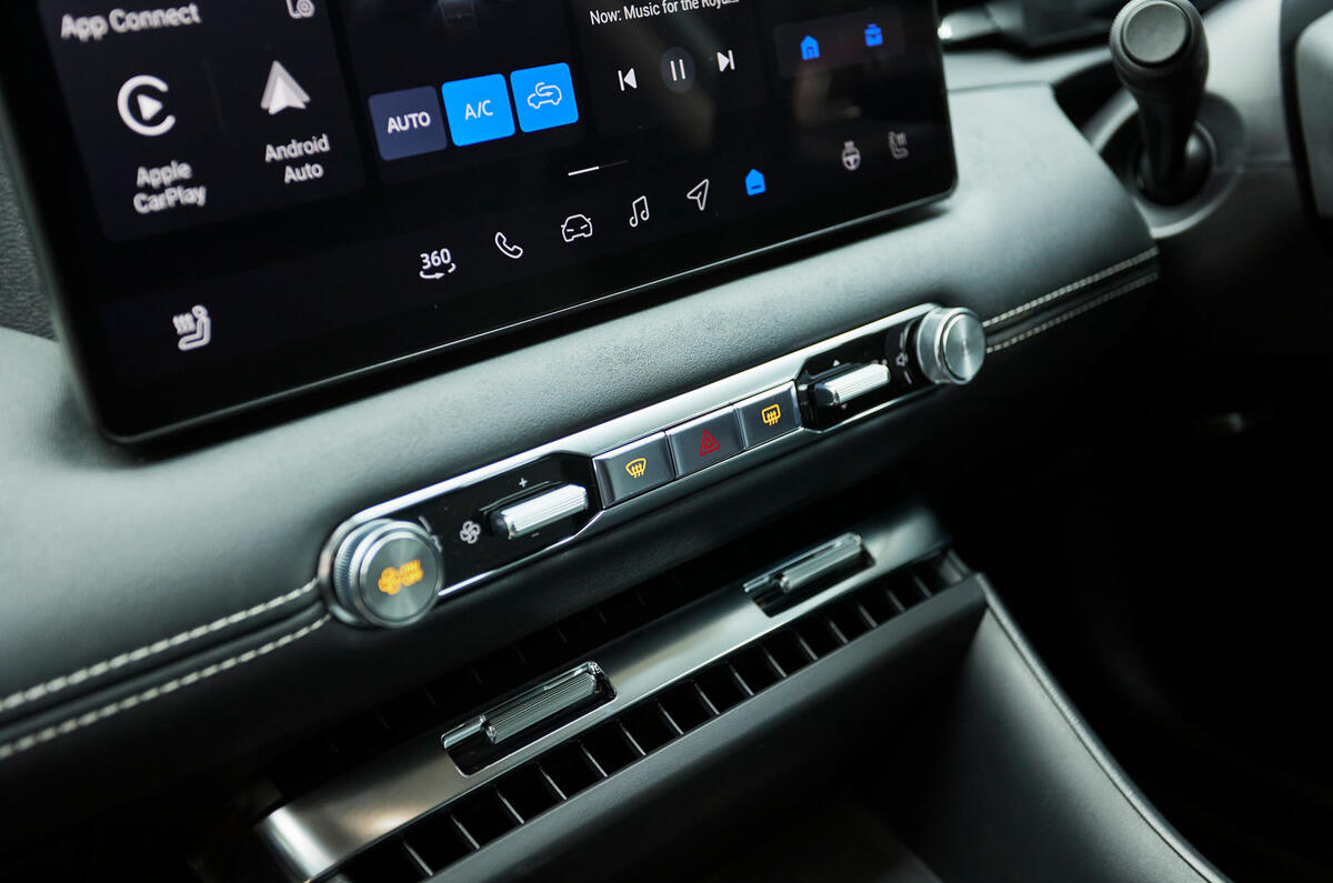 MG4 Urban review 013