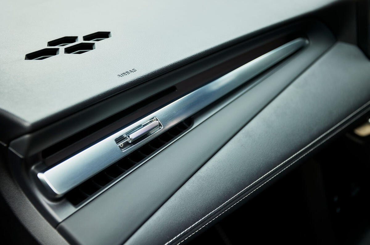 MG4 Urban review 016