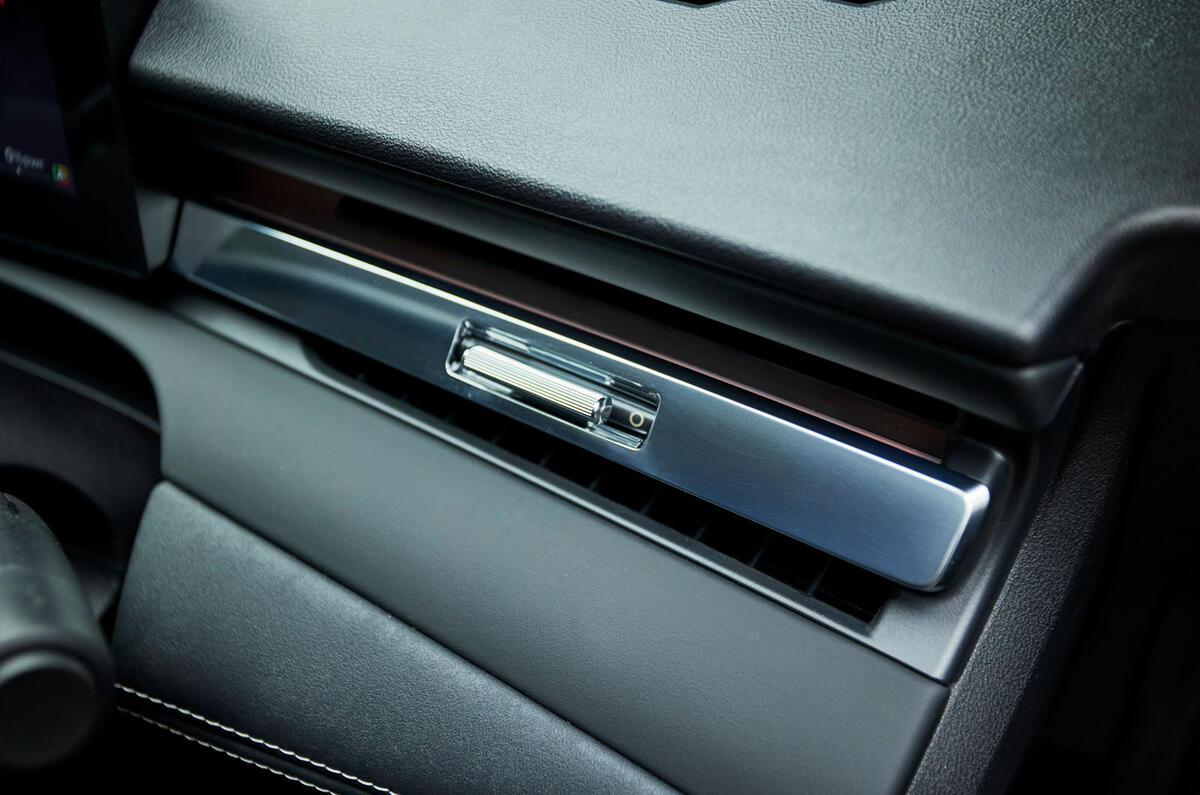 MG4 Urban review 017