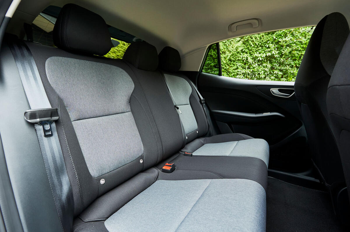 MG4 Urban review 019