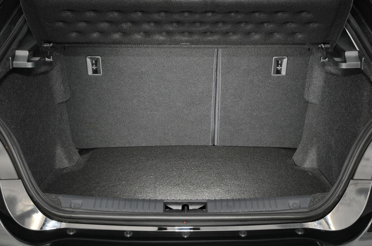 MG 6 boot space
