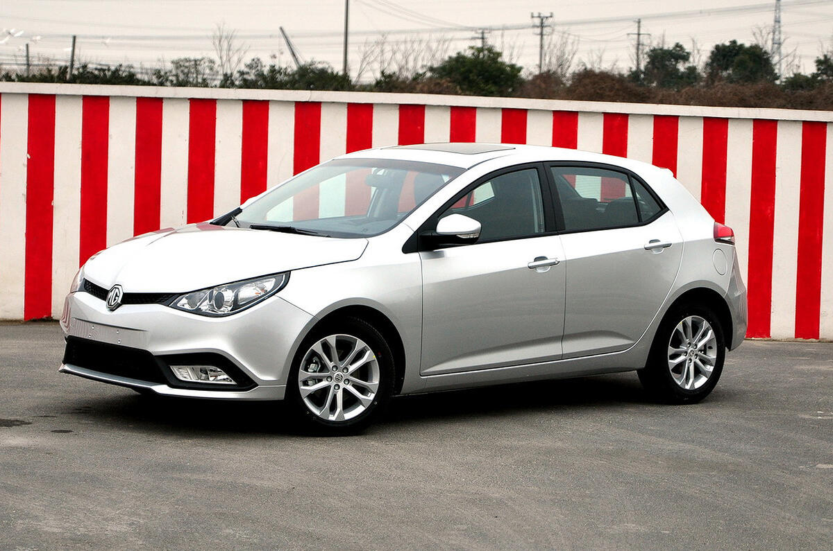 New MG 5 spied undisguised New MG 5 spied undisguised