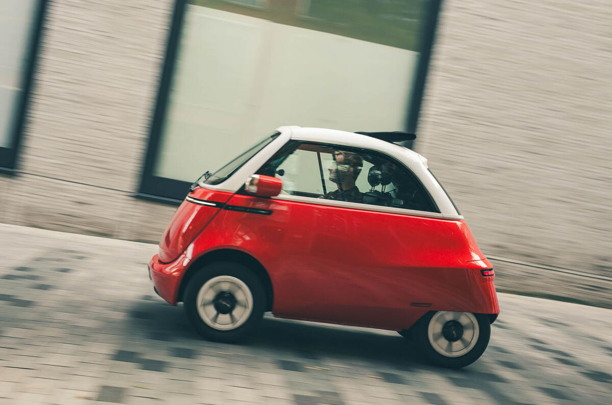 Microlino panning side Microlino panning side