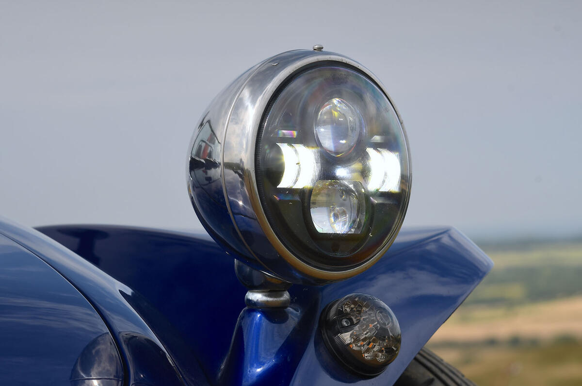 Mika Meon review 2024 04 lights