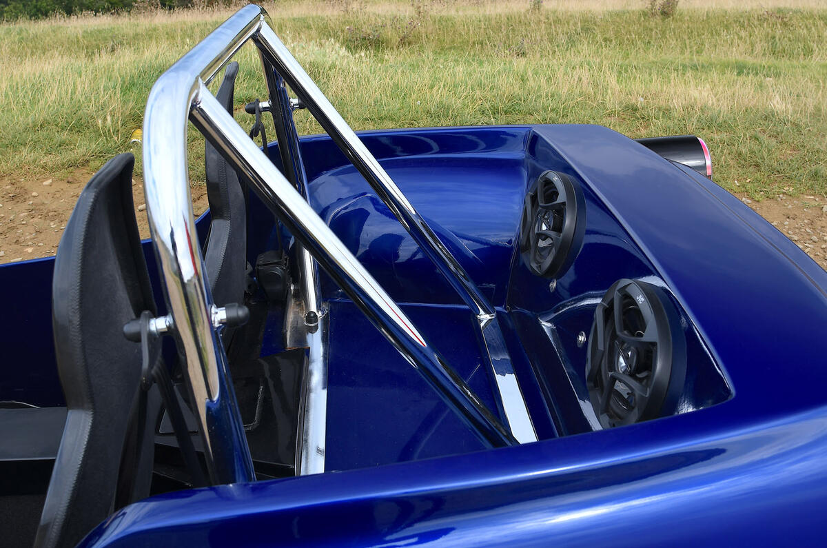 Mika Meon review 2024 08 roll bar