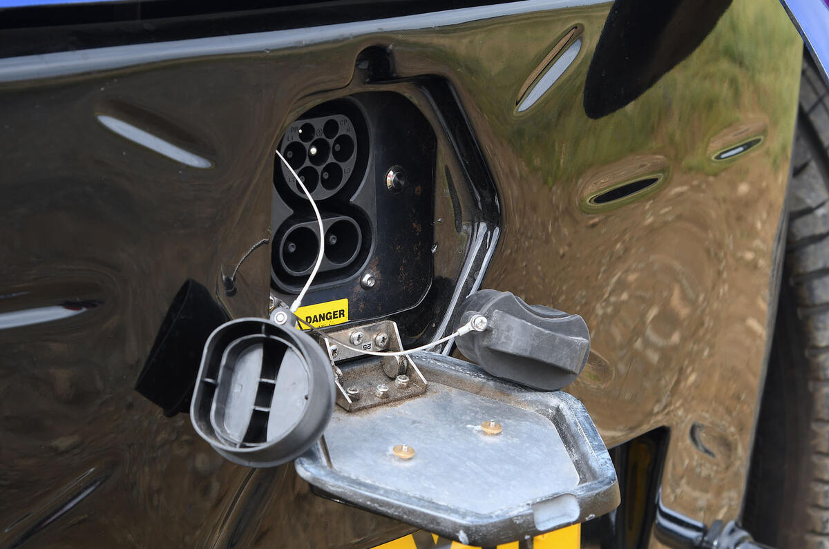 Mika Meon review 2024 16 charging port