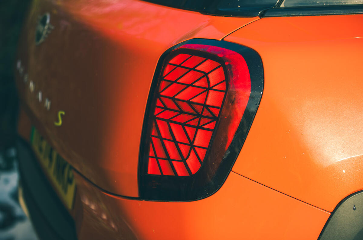 MINI Aceman review 2025 008 lights MINI Aceman review 2025 008 lights