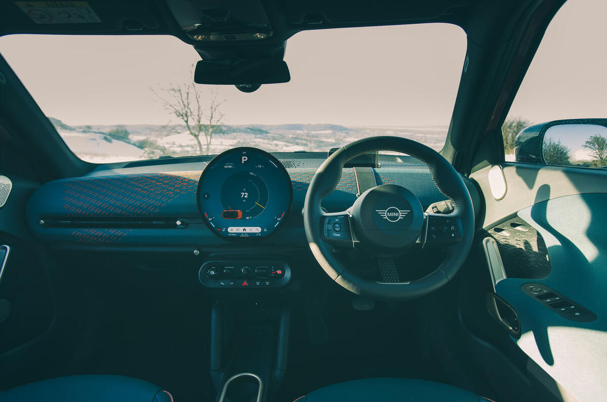 MINI Aceman review 2025 010 dash MINI Aceman review 2025 010 dash