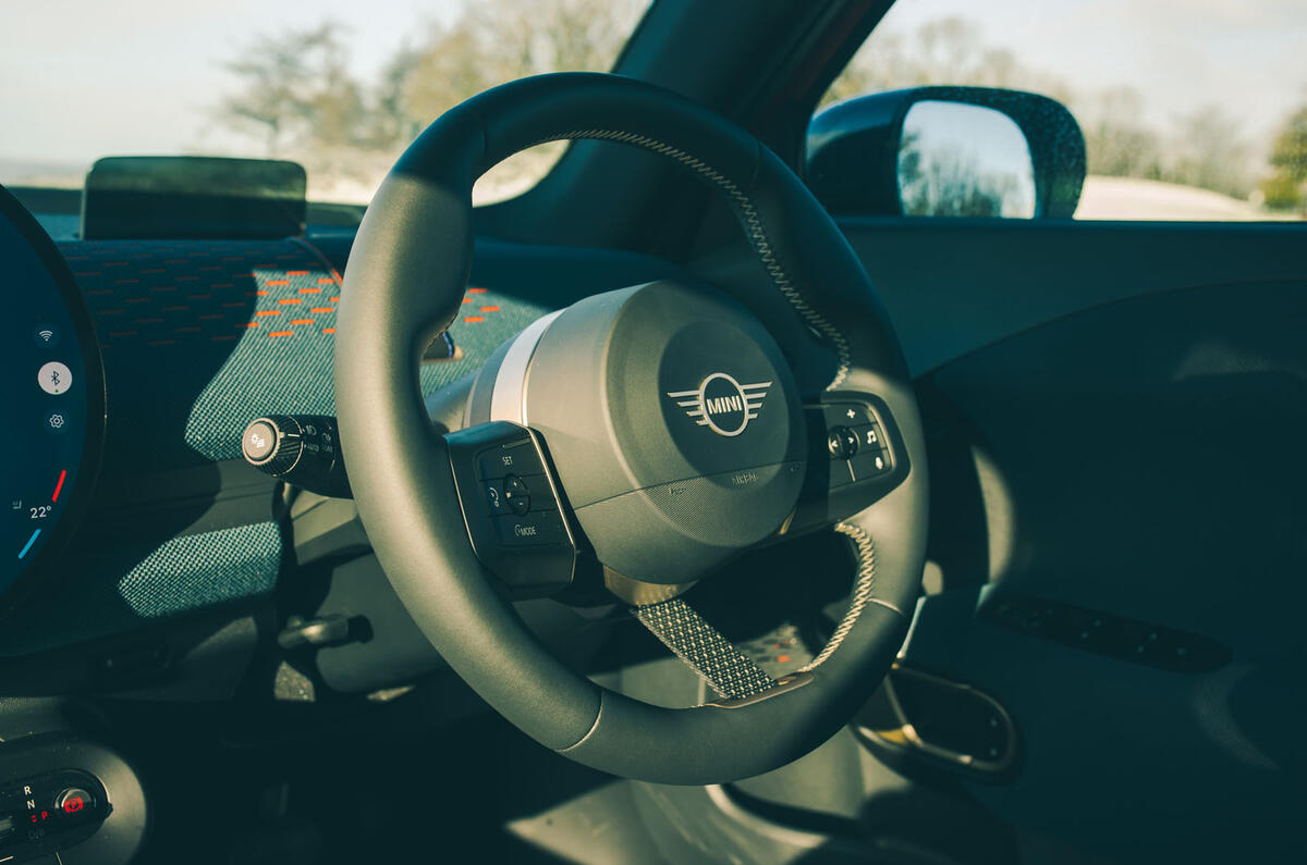 MINI Aceman review 2025 011 steering wheel MINI Aceman review 2025 011 steering wheel