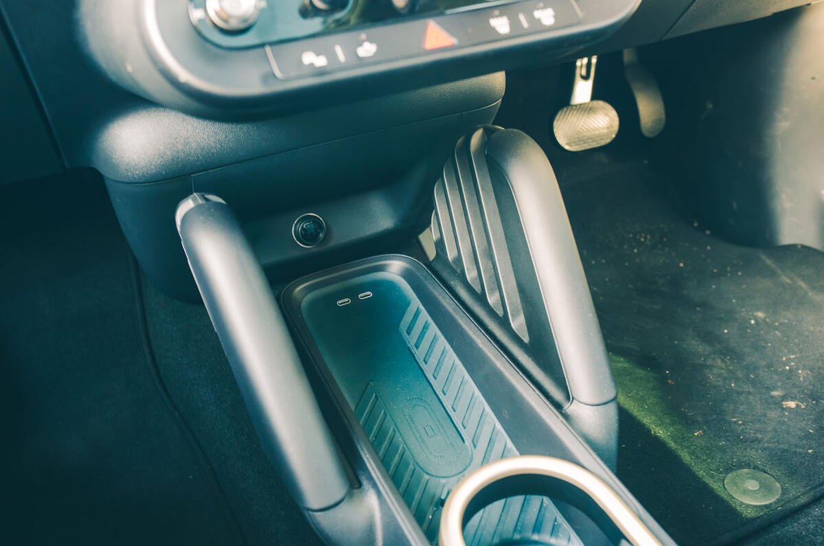 MINI Aceman review 2025 016 centre console MINI Aceman review 2025 016 centre console