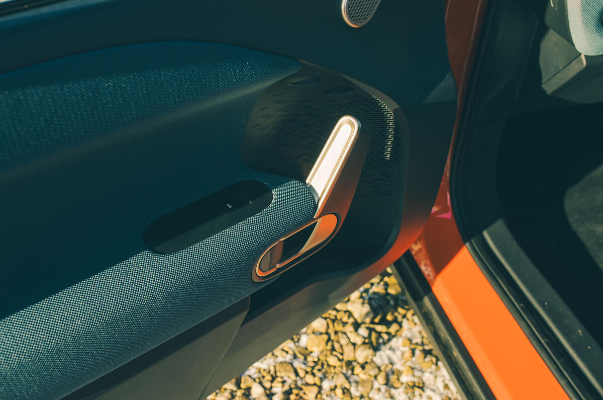 MINI Aceman review 2025 017 door handle MINI Aceman review 2025 017 door handle