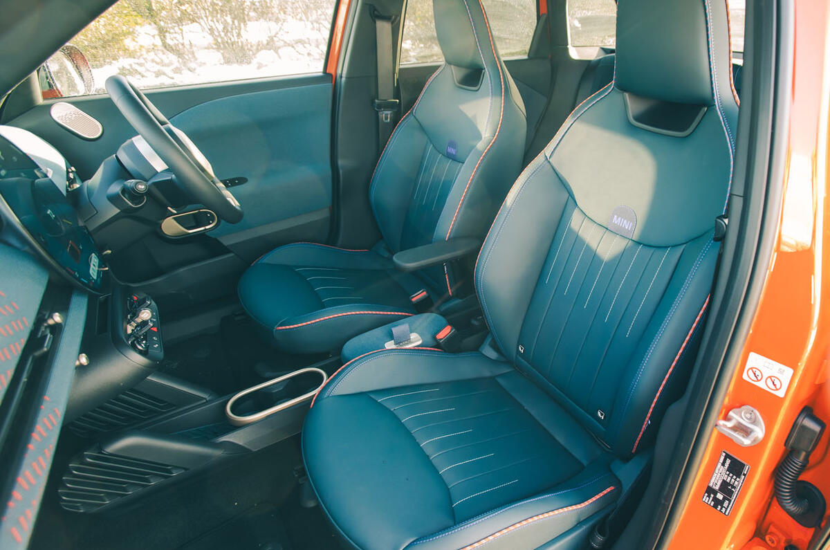 MINI Aceman review 2025 019 front seats MINI Aceman review 2025 019 front seats