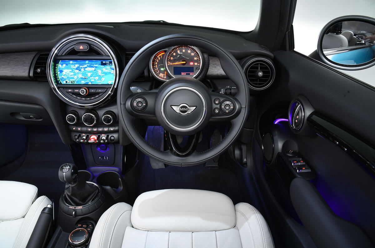 Mini Convertible dashboard