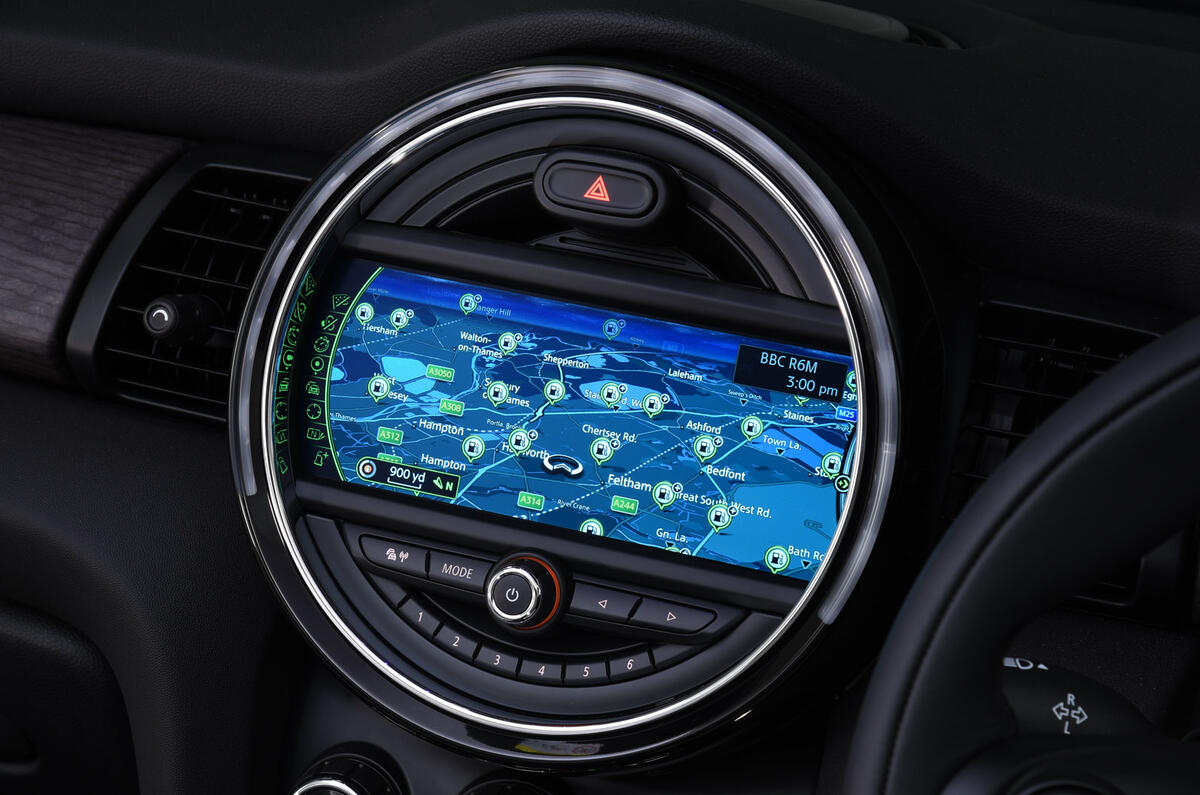 Mini Convertible Media XL infotainment