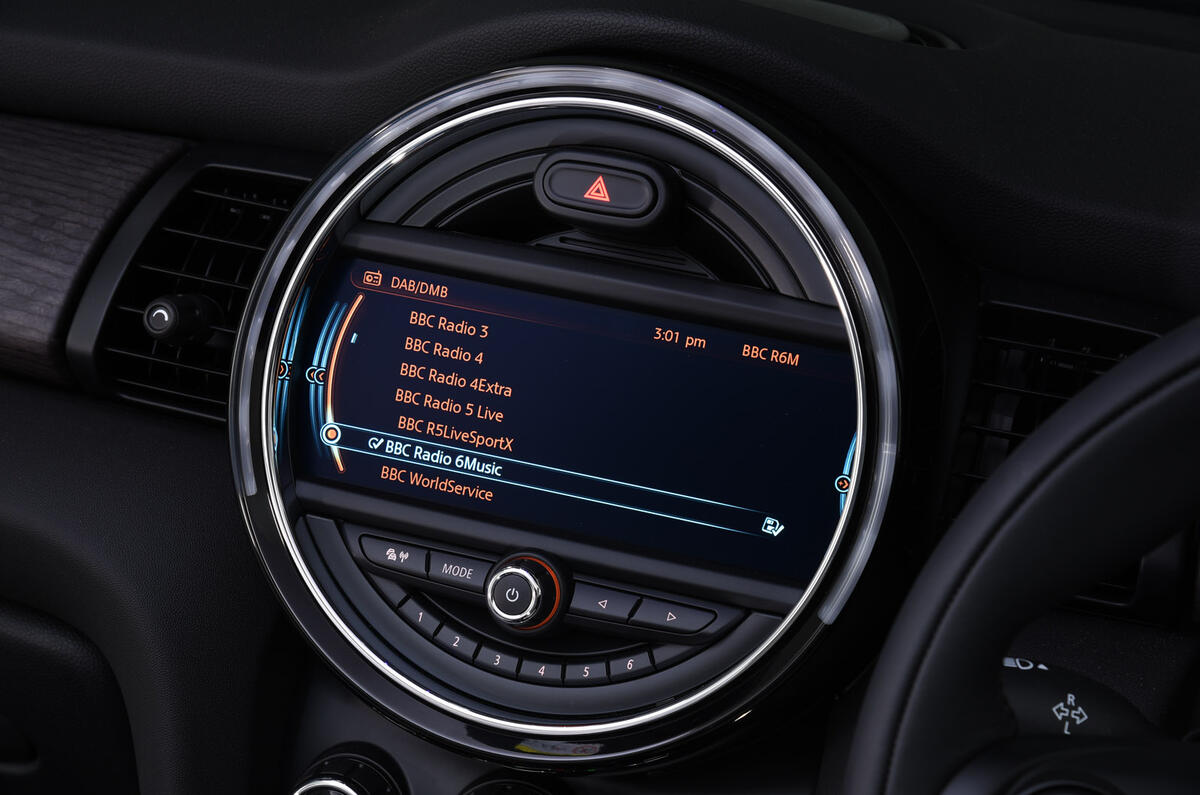 Mini Convertible infotainment